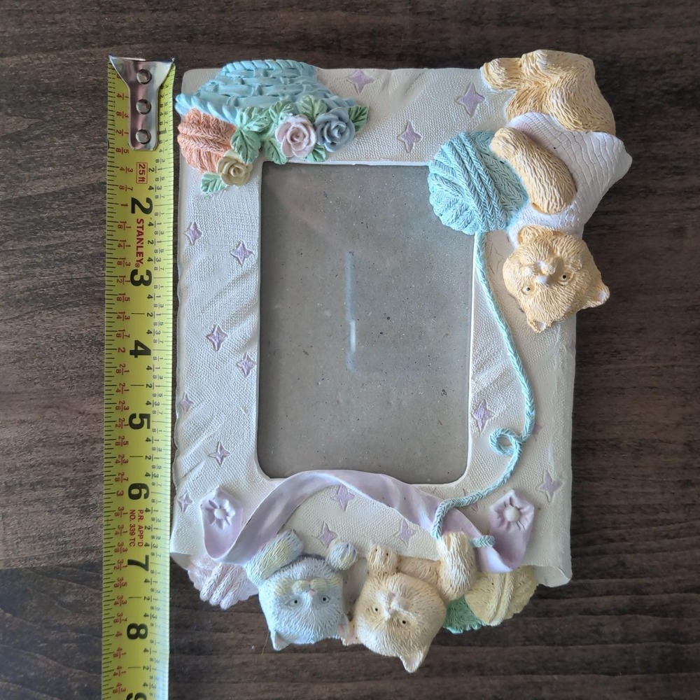 Kitten Yarn Picture Frame Cream 3D Sculpted Resin Pastel Kitty Crochet Knit Cat - Picture 7 of 8